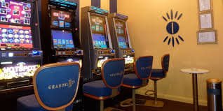 phdream live slot game catalogue displayed on a mobile phone in the Philippines